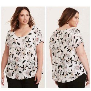 Torrid Floral Lightweight Rear Button Up Top 0/12